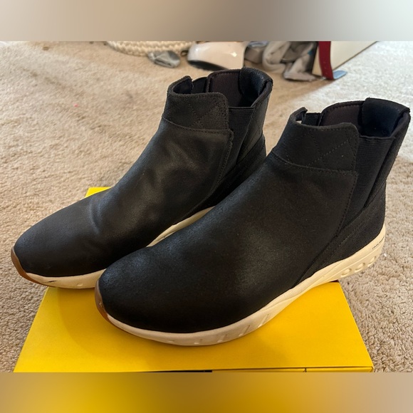 Reebok booties - Picture 1 of 3